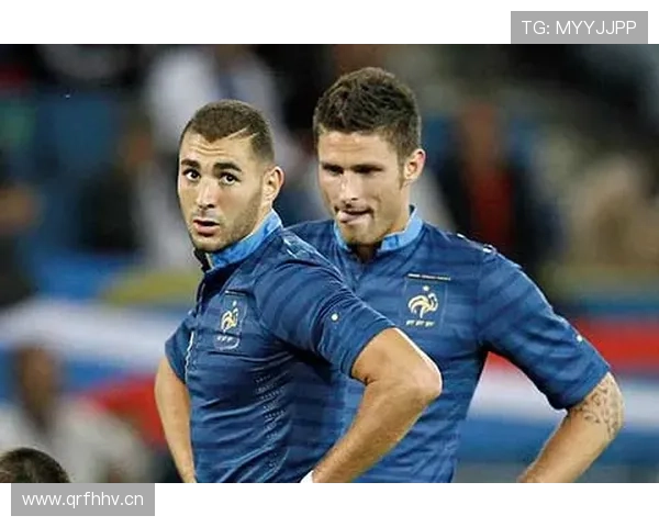 本泽马 vs 吉鲁：全能核心与终极支点的战术价值差异