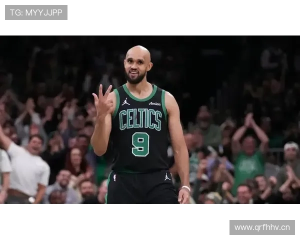 怀特无球跑动制造空位三分，拉开绿军进攻空间