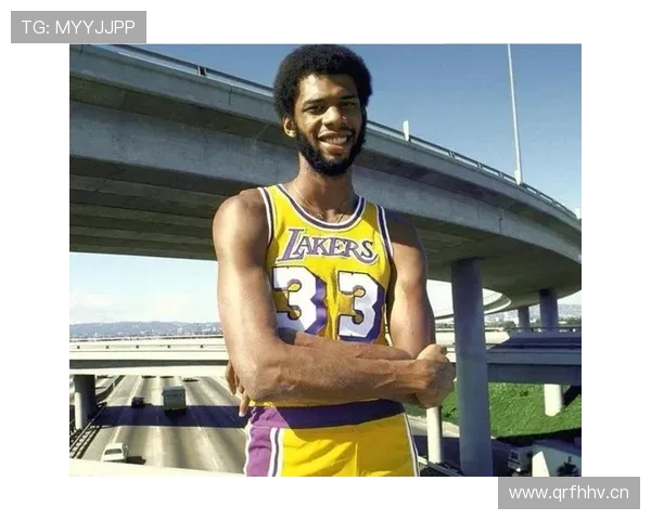 贾巴尔天勾统治力再现：对比现代内线得分结构差异