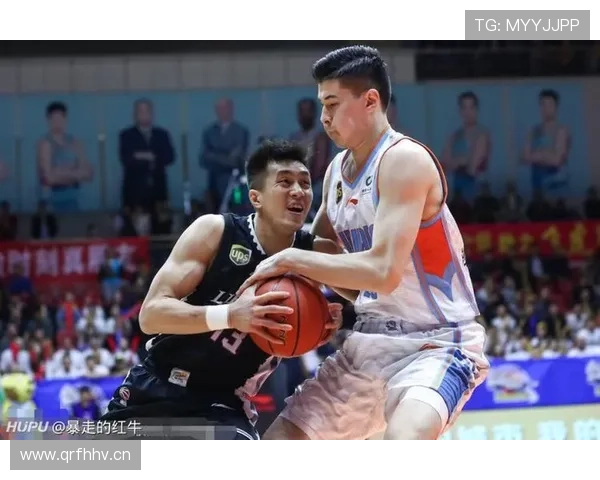 郭艾伦逛超市买十箱红牛，结账时顺手给收银员转了五千小费